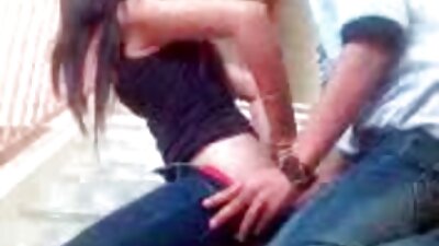 Ebanovina tinejdžerica dobar porno film s velikim sisama uživa u zabranjenom seksu s polubratom
