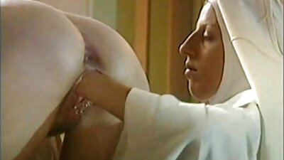 Tri žene koriste dildo na kožnoj sofi seks porno jebacina kako bi se nabacile