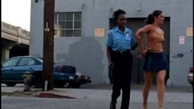 Dvije sex porno filmovi prijateljice pojebaju plavušu na palubi svog stana
