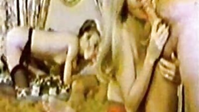 Azijska domaći sex filmovi drolja s prirodnim sisama pojebana na kauču nakon kupanja u šampanjcu